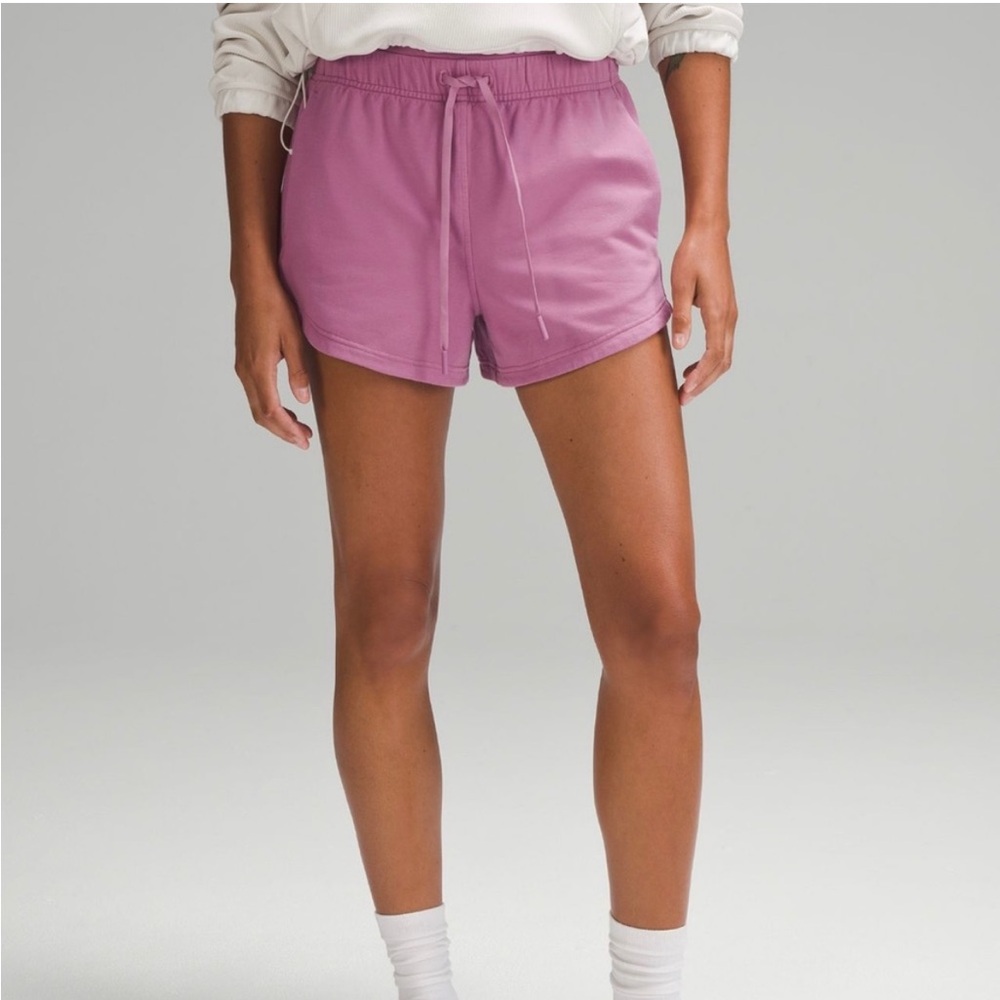 NWT Lululemon Inner Glow Short in Velvet Dust. Size 6.